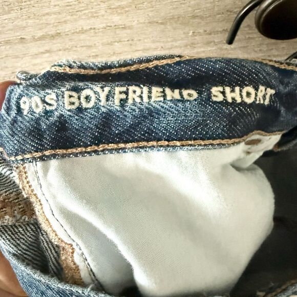 American Eagle 90s Boyfriend Shorts in Raw Hem Distressed Medium Wash - Size 6 - Picture 6 of 6